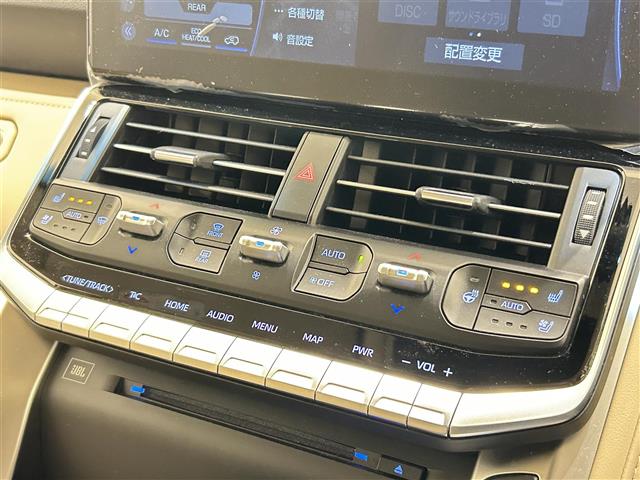 Toyota Land Cruiser 300 12