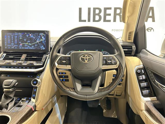 Toyota Land Cruiser 300 7