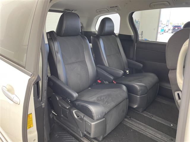 Toyota Estima 12
