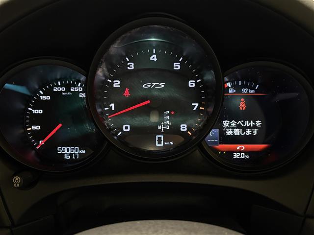 Porsche Macan 12