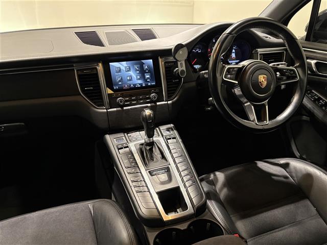 Porsche Macan 4