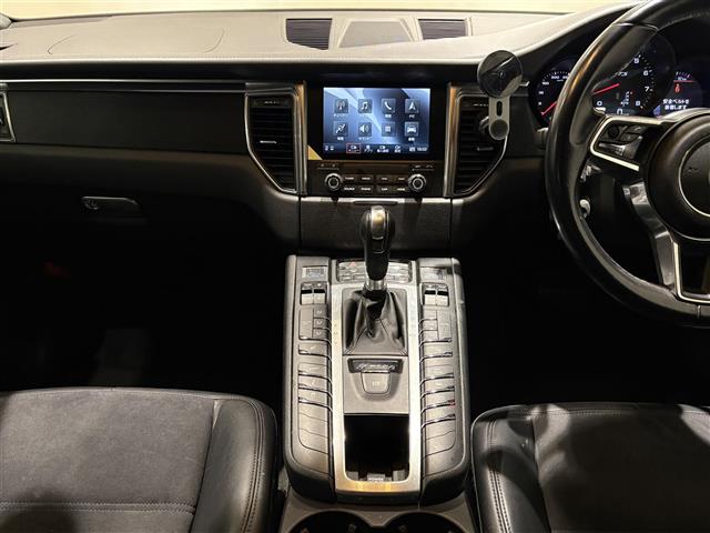 Porsche Macan 8
