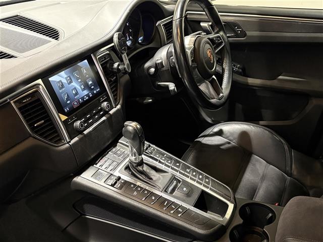 Porsche Macan 9