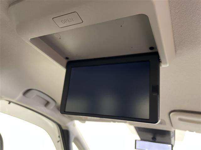 Nissan Serena 4