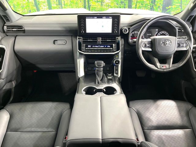 Toyota Land Cruiser 300 2