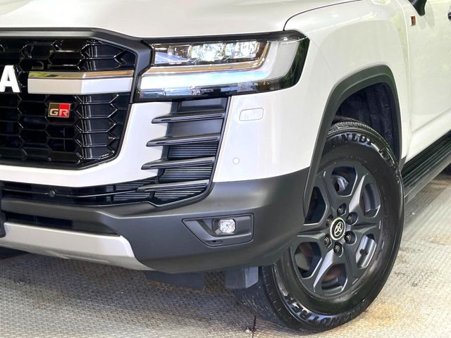 Toyota Land Cruiser 300 7