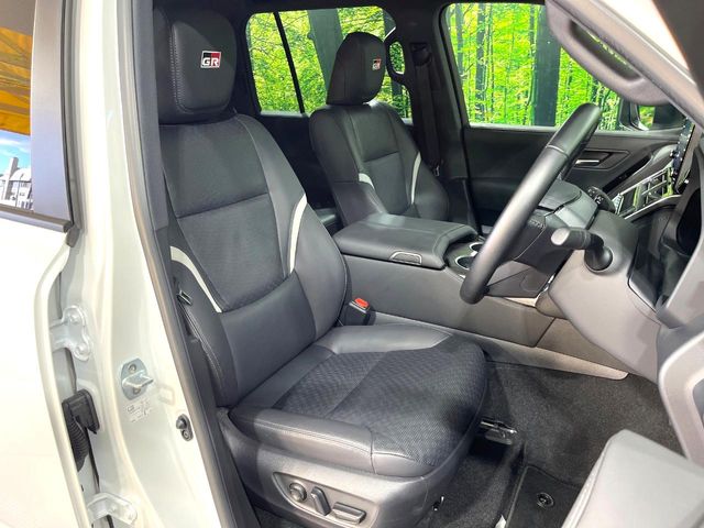 Toyota Land Cruiser 300 9