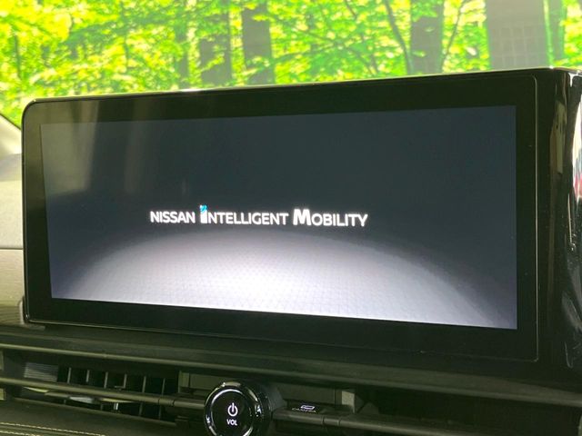 Nissan Serena 4