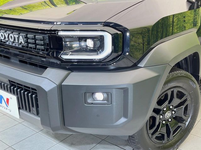 Toyota Land Cruiser FJ 12
