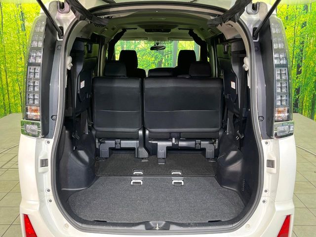 Toyota Voxy 12