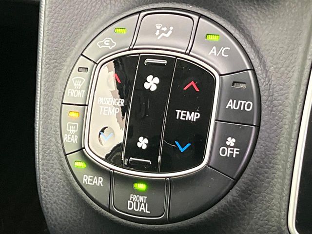 Toyota Voxy 6