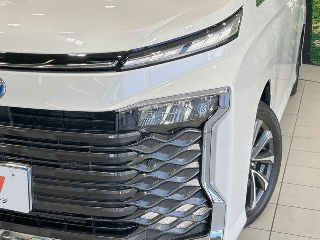 Toyota Voxy 12