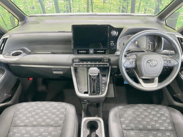 Toyota Voxy 2