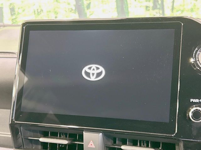 Toyota Voxy 3