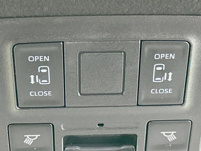 Toyota Voxy 5