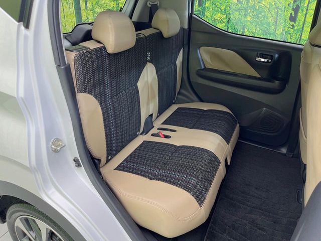 Mitsubishi eK X 9