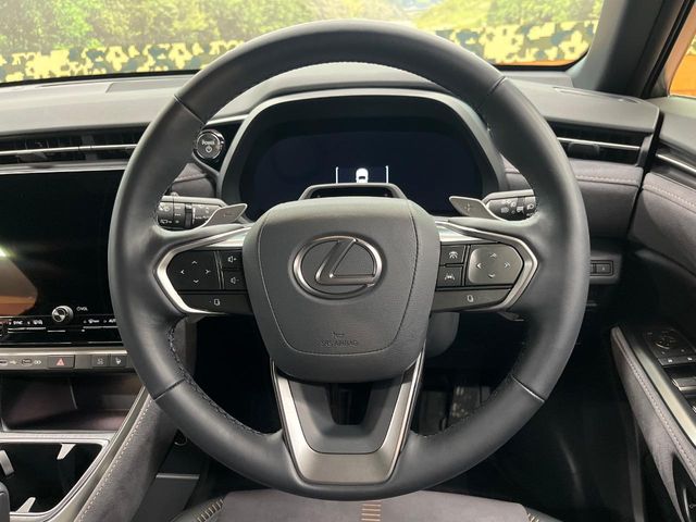 Lexus LBX 11