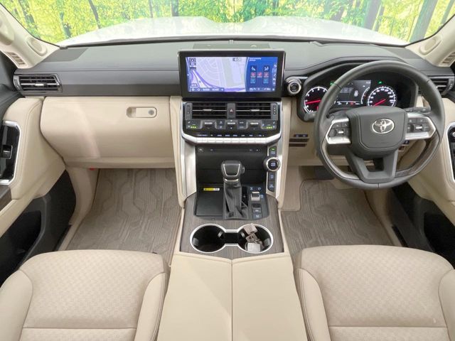 Toyota Land Cruiser 300 2