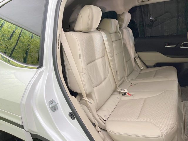 Toyota Land Cruiser 300 9