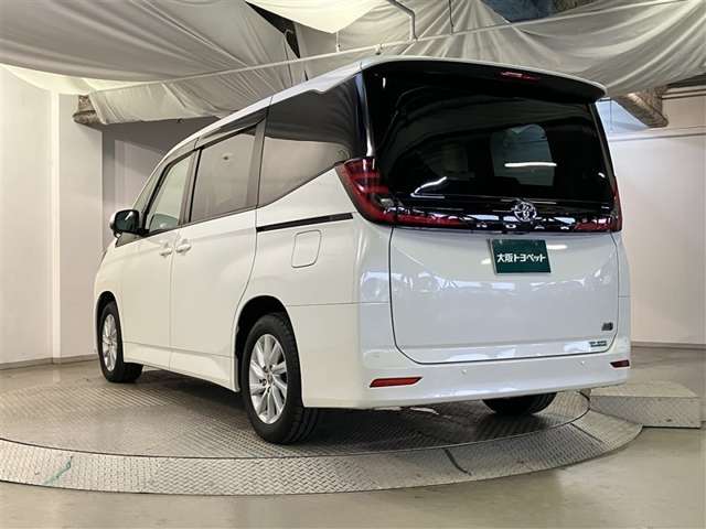Toyota Noah 6