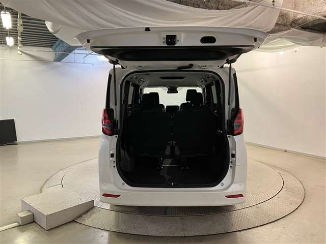 Toyota Noah 9