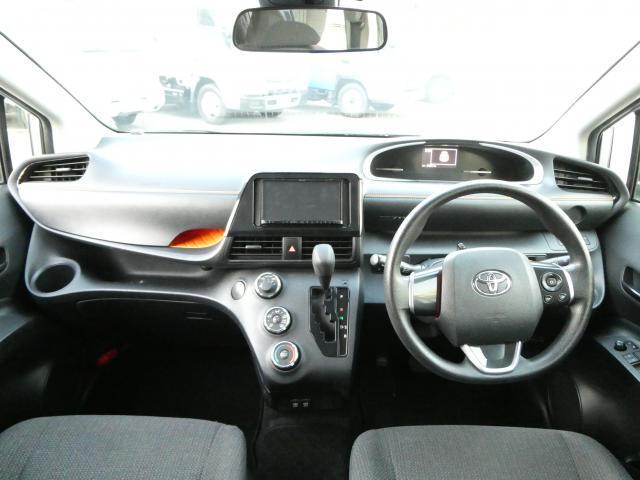 Toyota Sienta 4