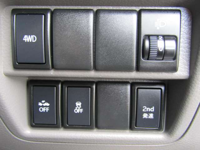 Nissan NV100 Clipper 11