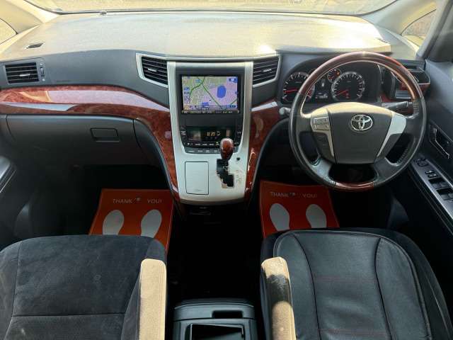 Toyota Alphard 8