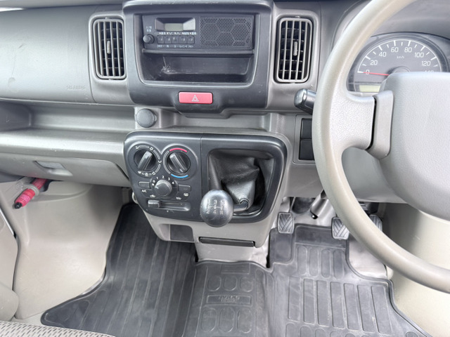 Nissan NV100 Clipper 4