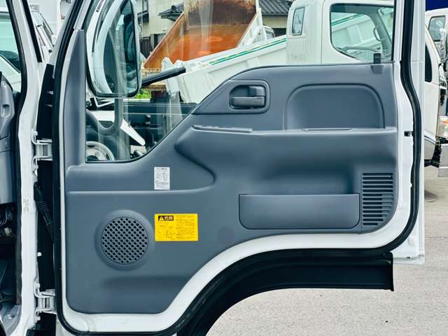Isuzu Elf 12