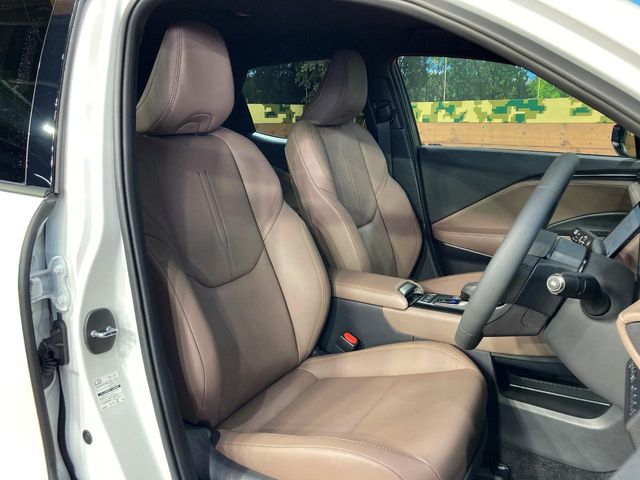 Lexus LBX 9
