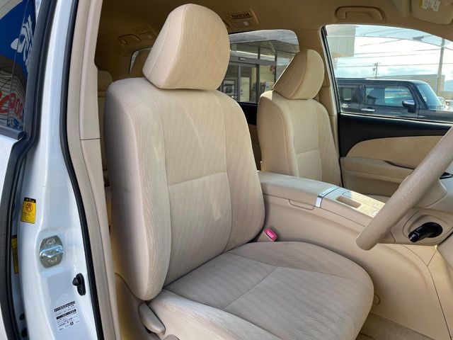 Toyota Estima Hybrid 8