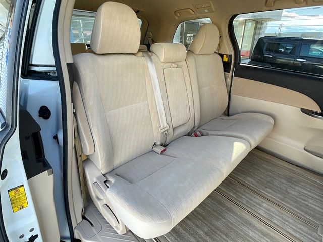 Toyota Estima Hybrid 9