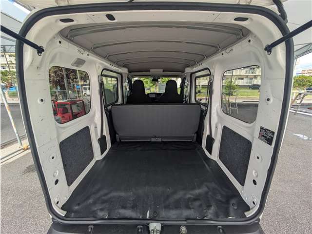 Daihatsu Hijet Cargo 12