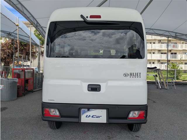 Daihatsu Hijet Cargo 8