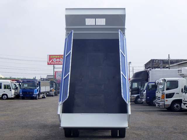 Mitsubishi Fuso Canter 12
