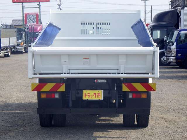 Mitsubishi Fuso Canter 9