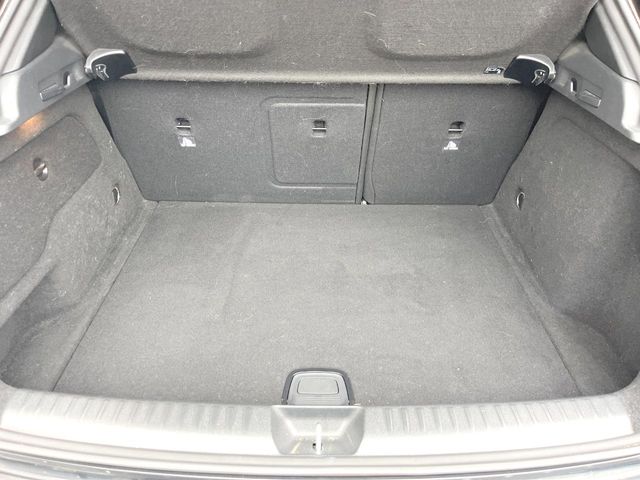 Mercedes-Benz GLA-Class 11