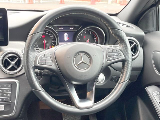 Mercedes-Benz GLA-Class 12