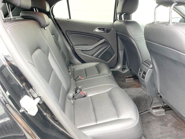 Mercedes-Benz GLA-Class 10