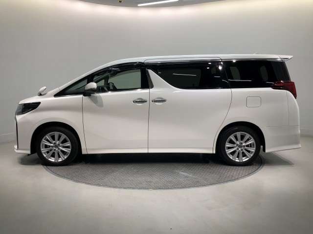 Toyota Alphard 6