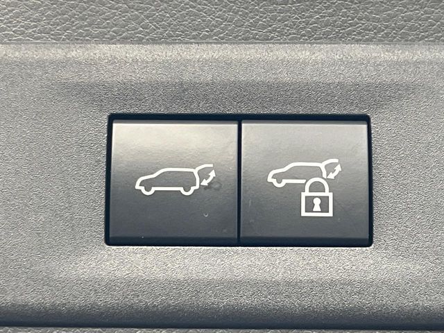 Lexus NX 11