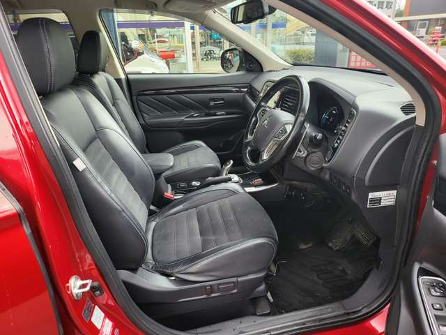 Mitsubishi Outlander PHEV 4
