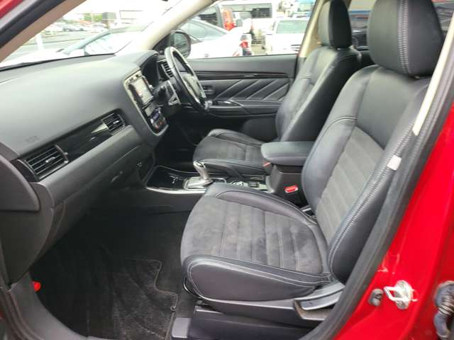 Mitsubishi Outlander PHEV 8