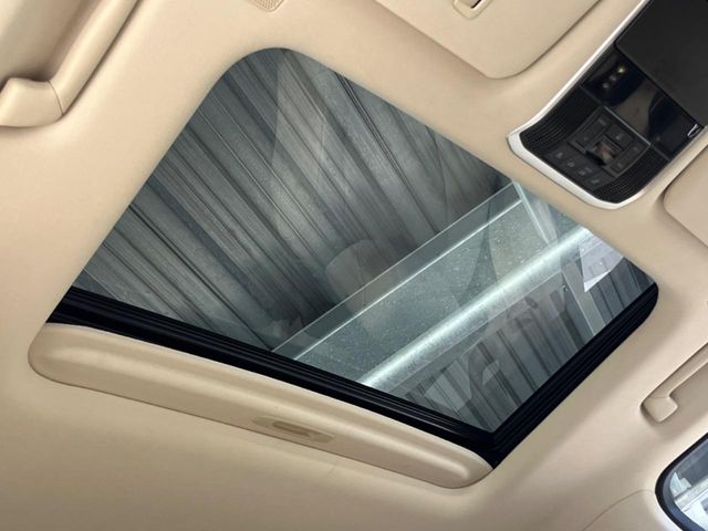 Toyota Land Cruiser 300 6