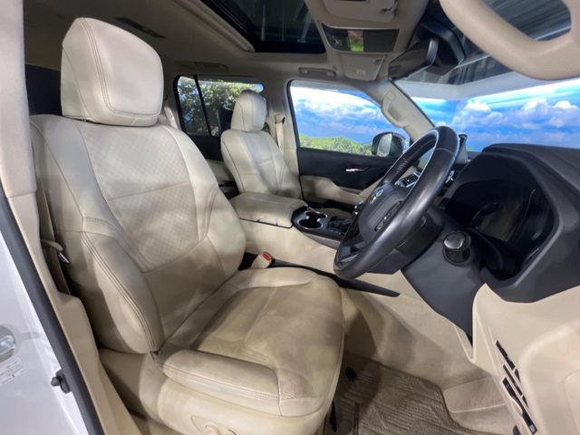 Toyota Land Cruiser 300 9