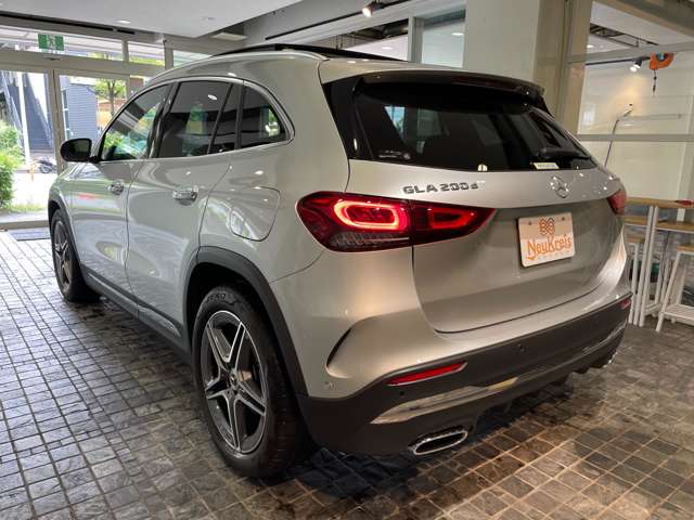 Mercedes-Benz GLA-Class 11
