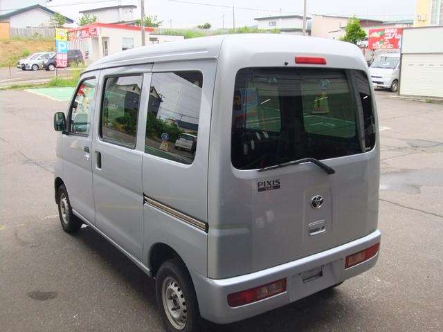 Toyota Pixis Van 6