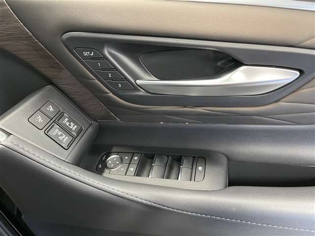 Toyota Vellfire 12