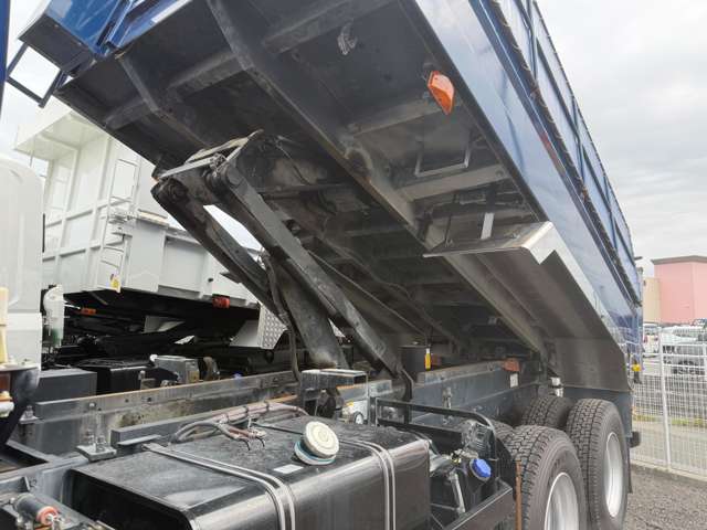 Hino Profia 9